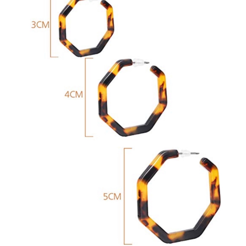 2/$20 BOGO BaubleBar Style Tortoise Hoop Earrings - Picture 4 of 5